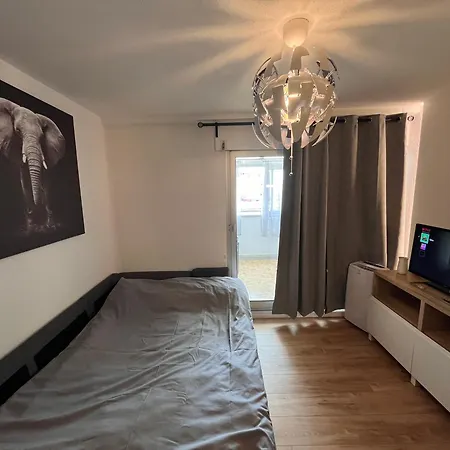 Votre Pied-a-terre En Bord De *